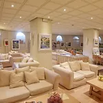 罗立皇宫酒店 3*