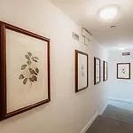 罗立皇宫酒店 3*