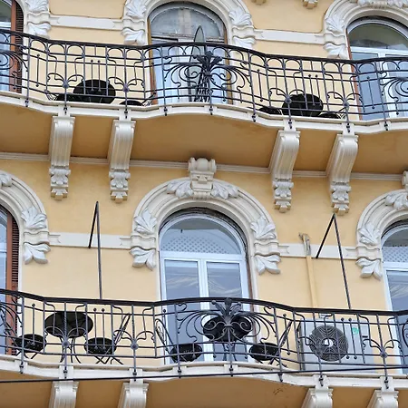 Lolli Palace Hotell