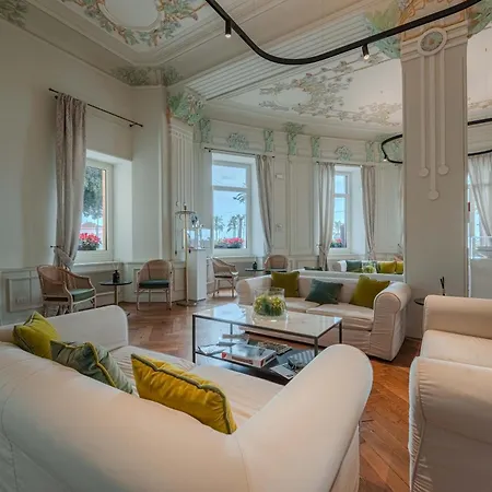 Lolli Palace Hotell