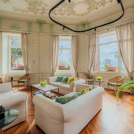Lolli Palace Hotell