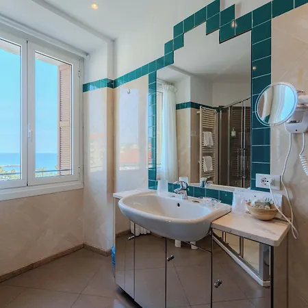 Lolli Palace Hotell 3*